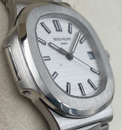 Patek Philippe Nautilus 5711 1a White Mint