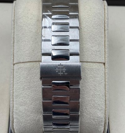 Patek Philippe Nautilus 5711 1a White Mint