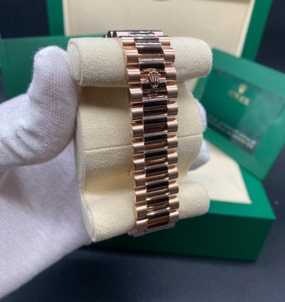 Rolex Day-date 40 40mm 2022 Chocolate Dial 228235 Complete Set