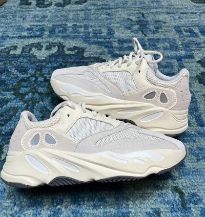 Yeezy 700 Analog