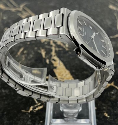 Patek Philippe Nautilus 5711 1a-001 - Full Set