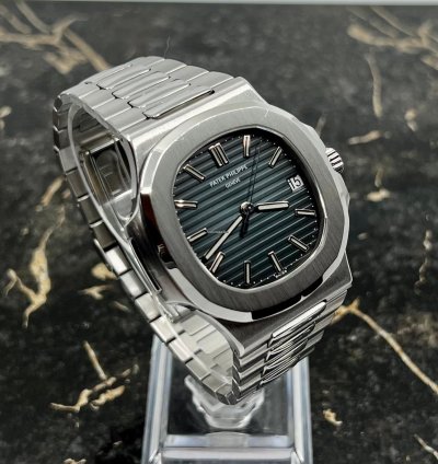 Patek Philippe Nautilus 5711 1a-001 - Full Set