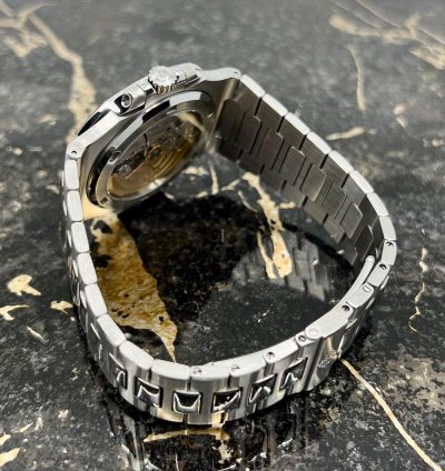 Patek Philippe Nautilus 5711 1a-001 - Full Set