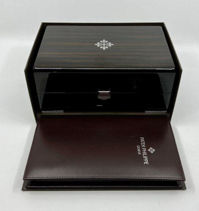 Patek Philippe Nautilus 5711 1a-001 - Full Set