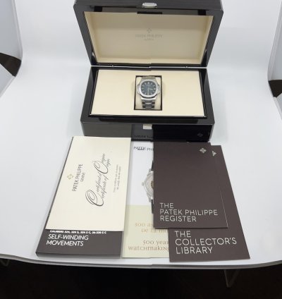 Patek Philippe Nautilus 5711 1a-001 - Full Set