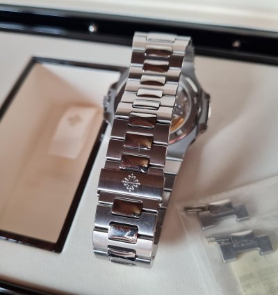 Patek Philippe Nautilus 5711 1a-001 Acier - Noir Trame - Full Set