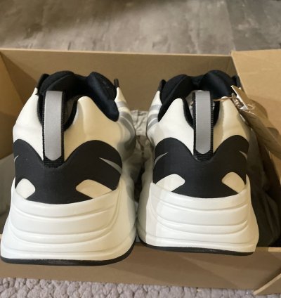 Yeezy 700 Mnvm Analog