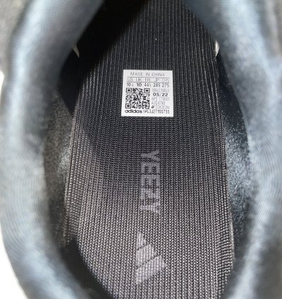 Yeezy 700 Mnvm Analog