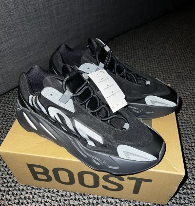 Yeezy 700 Mnvn
