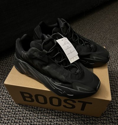 Yeezy 700 Mnvn