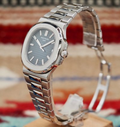 Patek Philippe Nautilus 5711 1a-001 Blue Poin On De Gen Ve
