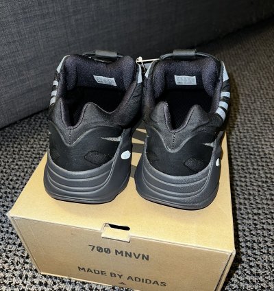 Yeezy 700 Mnvn