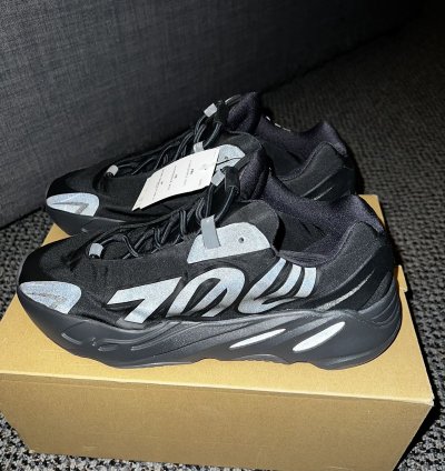 Yeezy 700 Mnvn