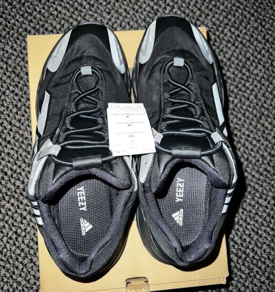 Yeezy 700 Mnvn