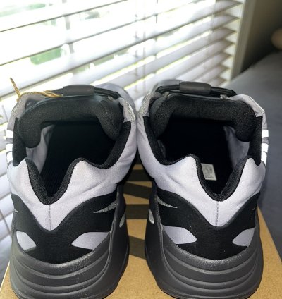Yeezy 700 Mnvn Geode Adidas - Size 11 Ds