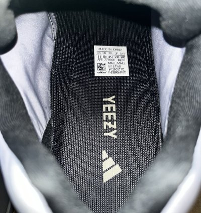Yeezy 700 Mnvn Geode Adidas - Size 11 Ds