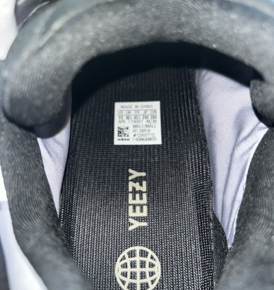 Yeezy 700 Mnvn Geode Adidas - Size 11 Ds