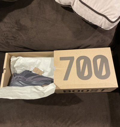 Yeezy 700 Utility Black