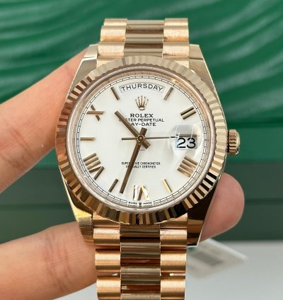 Rolex Day-date 40 40mm 228235 White Roman Dial Rose Gold President 2022