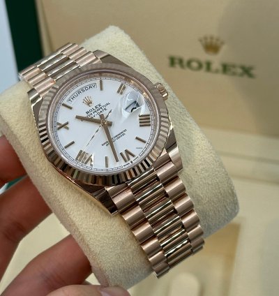 Rolex Day-date 40 40mm 228235 White Roman Dial Rose Gold President 2022