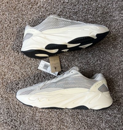 Yeezy 700 V2 Static