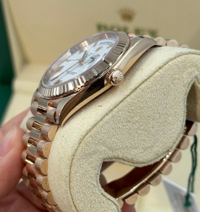 Rolex Day-date 40 40mm 228235 White Roman Dial Rose Gold President 2022
