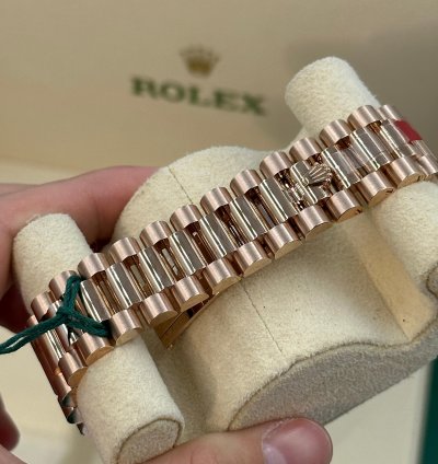 Rolex Day-date 40 40mm 228235 White Roman Dial Rose Gold President 2022