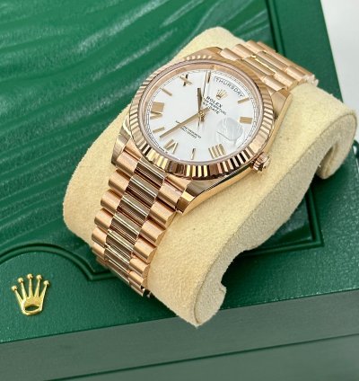 Rolex Day-date 40 40mm 228235 White Roman Dial Rose Gold President 2022
