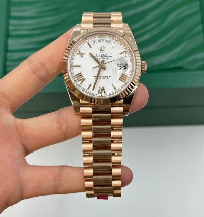 Rolex Day-date 40 40mm 228235 White Roman Dial Rose Gold President 2022