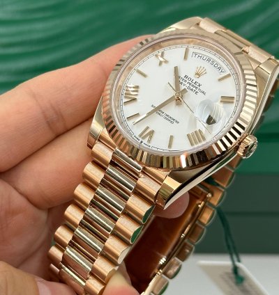 Rolex Day-date 40 40mm 228235 White Roman Dial Rose Gold President 2022