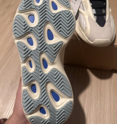 Yeezy 700 V3