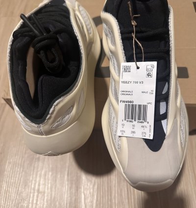 Yeezy 700 V3