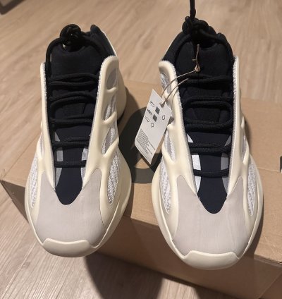 Yeezy 700 V3