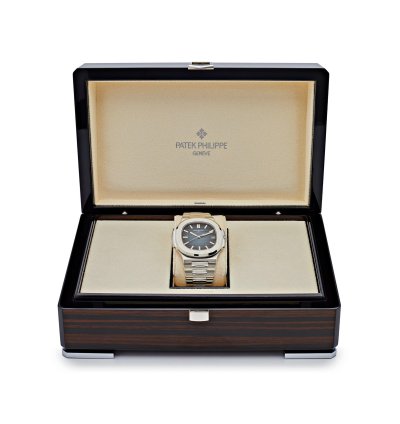 Patek Philippe Nautilus 5711 1a-010 Date Stainless Steel Blue Dial