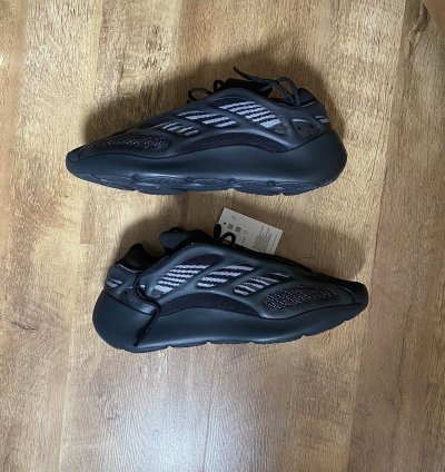 Yeezy 700 V3 Alvah