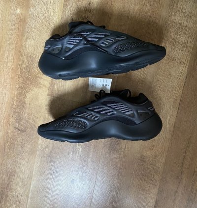 Yeezy 700 V3 Alvah