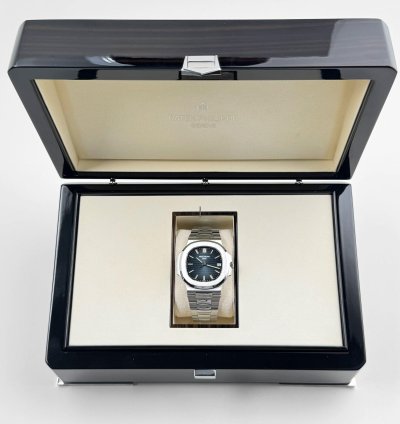 Patek Philippe Nautilus 5711 1a-010 Date Stainless Steel Blue Dial 2019