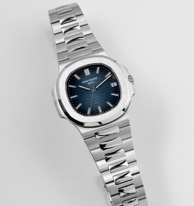 Patek Philippe Nautilus 5711 1a-010 Date Stainless Steel Blue Dial 2019