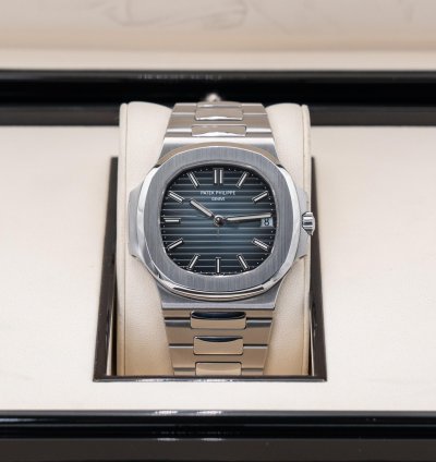 Patek Philippe Nautilus 5711 1a-010 Stainless Steel Blue 324 Movement 2017