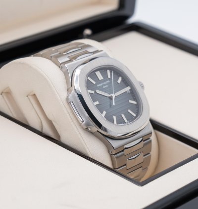 Patek Philippe Nautilus 5711 1a-010 Stainless Steel Blue 324 Movement 2017