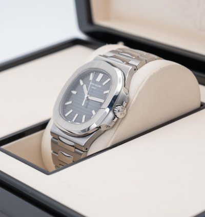Patek Philippe Nautilus 5711 1a-010 Stainless Steel Blue 324 Movement 2017