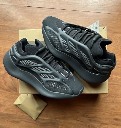 Yeezy 700 V3 Dark Glow 2021 New Womens 6 5 Mens 5