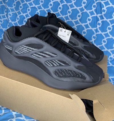 Yeezy 700 V3 Men Size 10 Dark Glow Adidas Black Sneakers