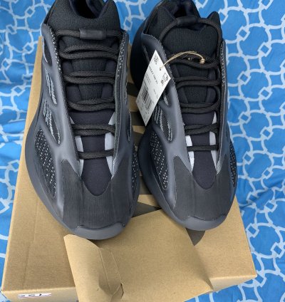 Yeezy 700 V3 Men Size 10 Dark Glow Adidas Black Sneakers
