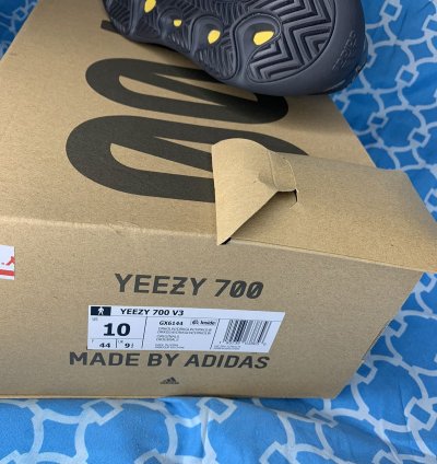 Yeezy 700 V3 Men Size 10 Dark Glow Adidas Black Sneakers