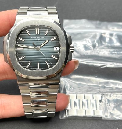 Patek Philippe Nautilus 5711 1a-010 Used