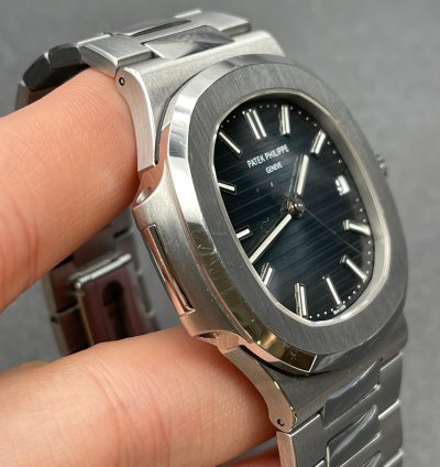 Patek Philippe Nautilus 5711 1a-010 Used