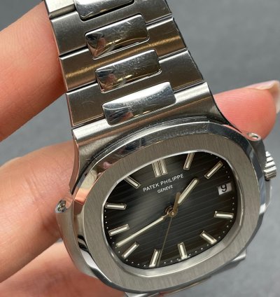Patek Philippe Nautilus 5711 1a-010 Used