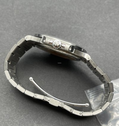 Patek Philippe Nautilus 5711 1a-010 Used