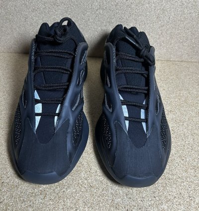Yeezy 700 V3- Alvah